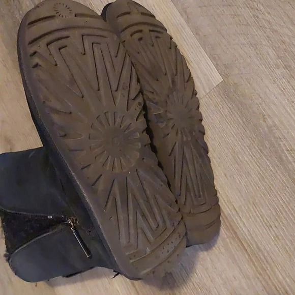 Ugg classic sequin zip sheepskin boots booties size 7 - Picture 7 of 9